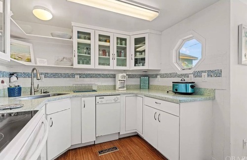 Kitty Hawk Cottage | Stunning Ocean Views - Hot Tub - Cottage with Character - 5 Stars!