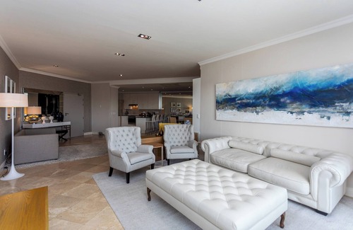 Mouille Point Apartment | Stunning Ocean Views, Platinum Mile by CTHA