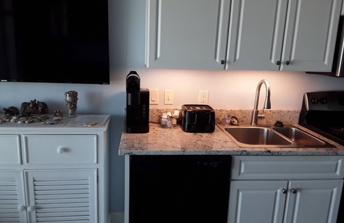 Myrtle Beach Condo | Stunning Oceanfront Condo. , Great resort. kitchen, W/D, 65" Roku tv, fast WIFI.