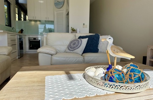 Dunsborough House | Stunning Oceanfront villa with panoramic views,only 5 minute walk to Dunsborough