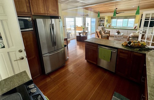 Kahaluu Bay House | Stunning oceanfront cottage