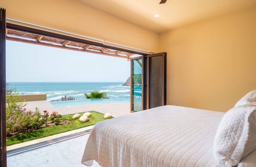 Santa Maria Huatulco Villa | Stunning Oceanfront Luxury Villa