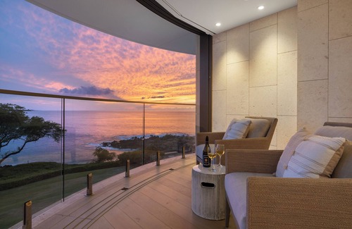 Kamuela Condo | Stunning Oceanfront Penthouse - Steps from Beach