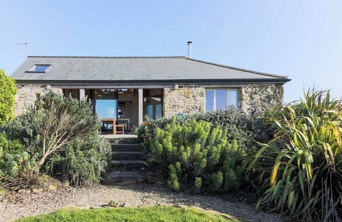 Perranuthnoe House | Stunning Old Carthouse with seaview