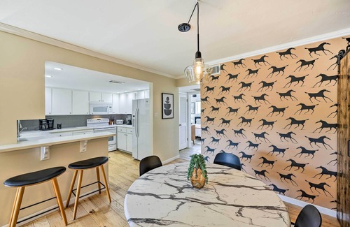 South Scottsdale Condo | Stunning Old Town Condo: Pool & Sunset Views!