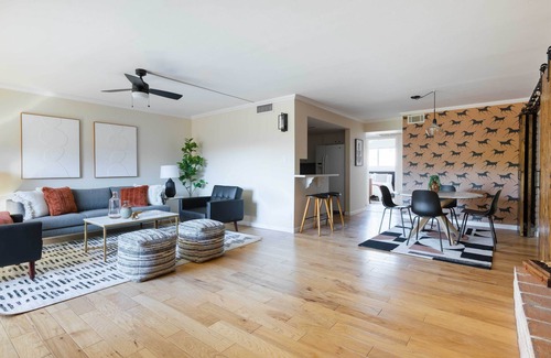 South Scottsdale Condo | Stunning Old Town Condo: Pool & Sunset Views!