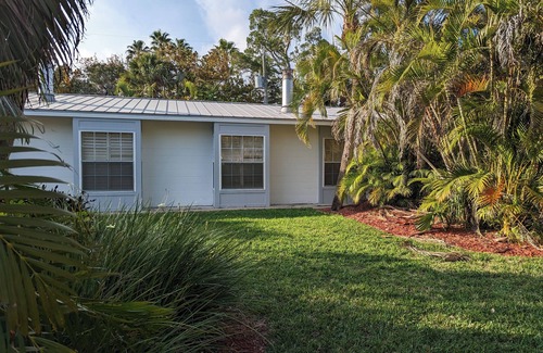 Whitney Beach Cottage | Stunning one bedroom Cape Cod style Cottage on Long Boat Key, Florida