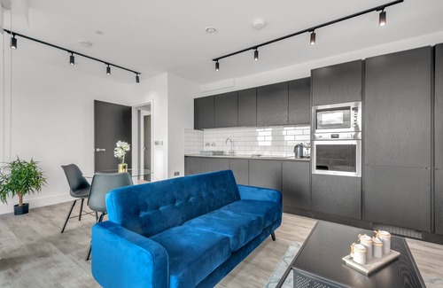 East Acton Apartment | Stunning One Bedroom in Icon Tower in North Acton