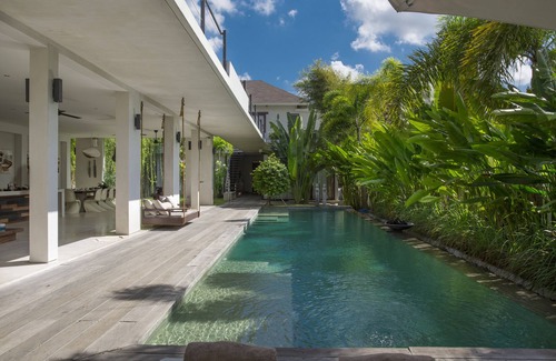 Umalas Villa | Stunning open plan 5BR villa set quietly amongst yet minutes to the beach!