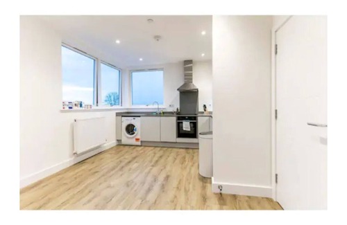 Cambridge House | Stunning open plan Penthouse, 3bedroom with terrace sleeps 7, Private parking