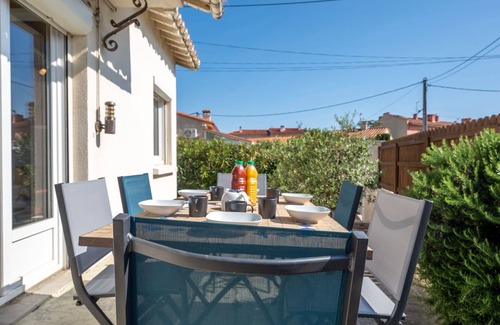 Le Grand Large House | Stunning private villa for 6 people with WIFI, A/C, TV, terrace, pets allowed and parking