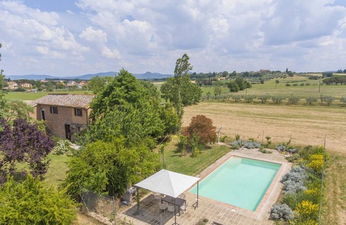 Castiglione del Lago Villa | Stunning private villa with WIFI, private pool, TV, pets allowed, panoramic view and parking