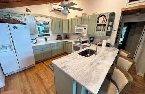 Highlands House | Stunning panoramic mountain views-close to town!