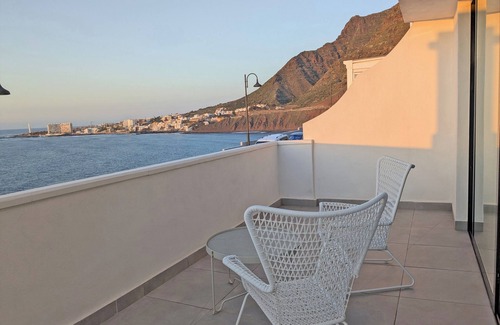 Bajamar Apartment | Stunning, panoramic sea views meet an airy, spacious design.