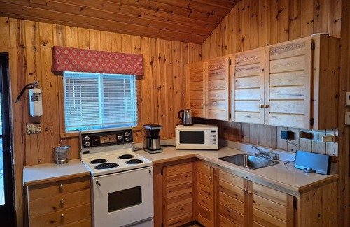 Harcourt House | Stunning, Peaceful, lakefront cottage for 10