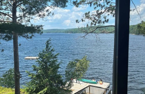 Harcourt House | Stunning, Peaceful, lakefront cottage for 10