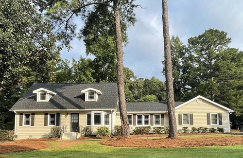 Peachtree City House | Stunning Peachtree City Home with golf cart/car rental available!