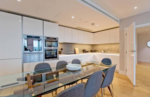St. Mary's Park Apartment | Stunning Penthouse Views 3BR luxury