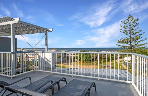 Marcoola Apartment | Stunning Penthouse across from Marcoola Beach