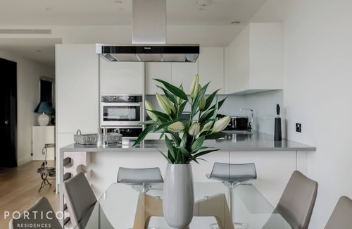Queenstown Apartment | Stunning penthouse apartment with breathtaking views located in Battersea.