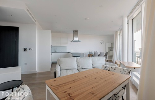 Queenstown Apartment | Stunning penthouse apartment with breathtaking views located in Battersea.
