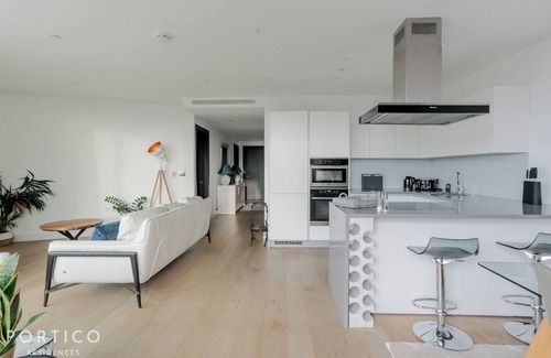 Queenstown Apartment | Stunning penthouse apartment with breathtaking views located in Battersea.