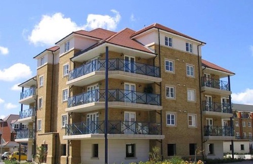 Eastbourne Apartment | Stunning Penthouse with Sea views from all windows. 3 minute walk to the beach!