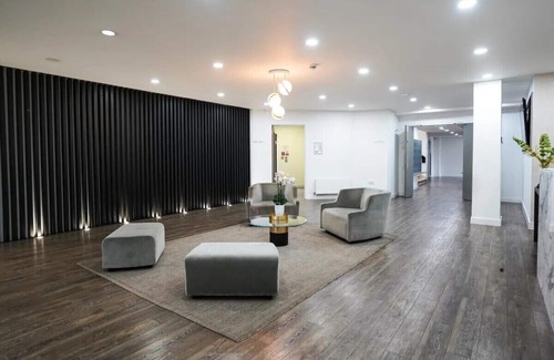 Bedford Apartment | Stunning Penthouse Suite (Sleeps 5)