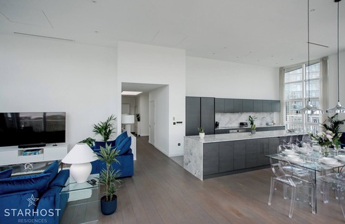 Vintry Apartment | Stunning Penthouse with River Views in Battersea