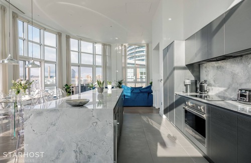 Vintry Apartment | Stunning Penthouse with River Views in Battersea