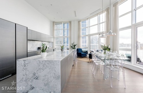 Vintry Apartment | Stunning Penthouse with River Views in Battersea