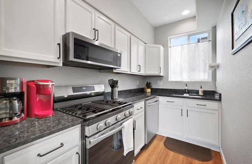 Woodland Park House | Stunning Pikes Peak VIEWS★ Central AC ★ Near Charis★ King bed★DOWNTOWN★Garage