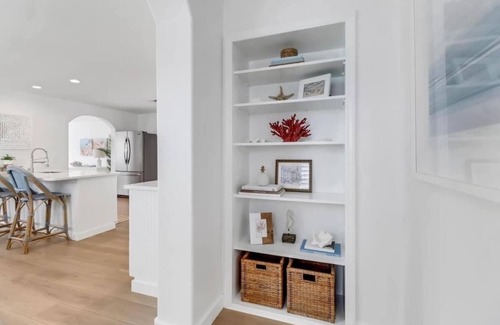 Central Naples House | STUNNING POOL HOME, 4 BEDS, NEWLY RENOVATED, CENTRALLY LOCATED