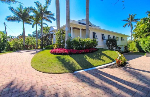 West Naples House | STUNNING POOL HOME 4BEDS/4.5BATHS AQUALANE SHORES FURNISHED & WATERFRONT RENTAL