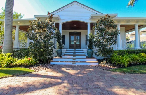 West Naples House | STUNNING POOL HOME 4BEDS/4.5BATHS AQUALANE SHORES FURNISHED & WATERFRONT RENTAL