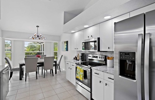 Long Meadow House | Stunning Pool home on Golf Course!