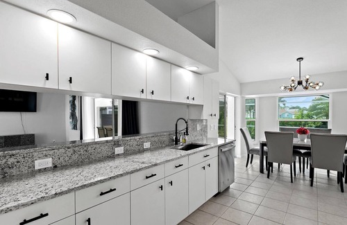 Long Meadow House | Stunning Pool home on Golf Course!