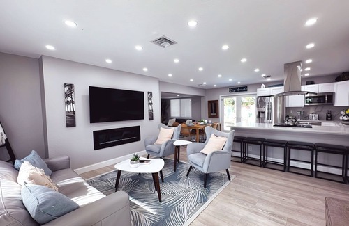 Pompano Beach House | Stunning Poolside Retreat - Half Mile- Short Walk to Beach, Shops & Dining!