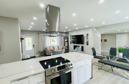 Pompano Beach House | Stunning Poolside Retreat - Half Mile- Short Walk to Beach, Shops & Dining!