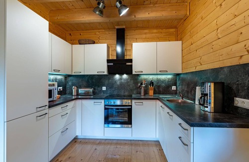 Albeck House | Stunning private villa for 8 people with WIFI, TV and balcony