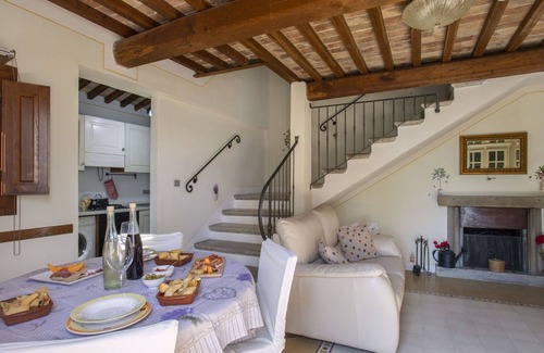 Pieve a Nievole Villa | Stunning private villa with A/C, private pool, WIFI, hot tub, TV, patio and pets allowed