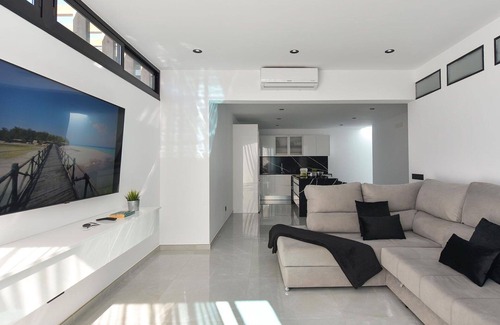 Playa del Ingles Villa | Stunning private villa for 6 guests with A/C, private pool, WIFI, TV, patio and pets allowed
