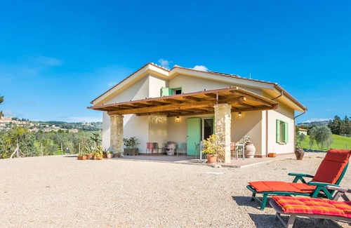Casale Marittimo House | Stunning private villa for 6 guests with WIFI, A/C, TV, terrace, pets allowed and panoramic view