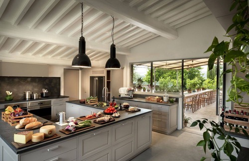 Greve in Chianti Villa | Stunning private villa for 21 people with A/C, private pool, WIFI and TV