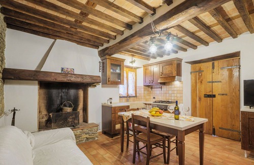 Montignoso Villa | Stunning private villa for 2 guests with WIFI, TV and pets allowed