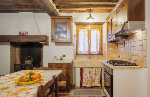 Montignoso Villa | Stunning private villa for 2 guests with WIFI, TV and pets allowed