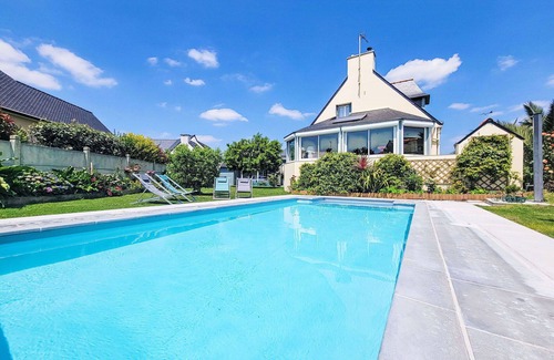 Auray Quiberon Terre Atlantique House | Stunning private villa for 8 guests with private pool, WIFI, TV, terrace and pets allowed