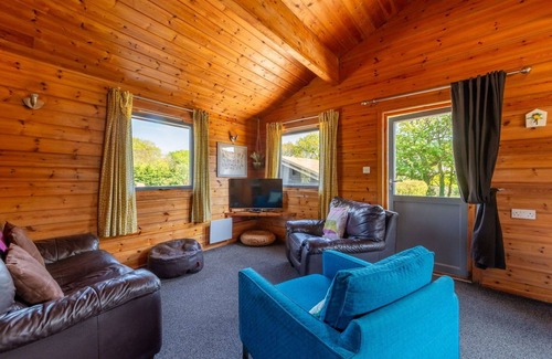 Brazzacott House | Stunning private villa for 4 guests with WIFI, TV, terrace, pets allowed, panoramic view and par.