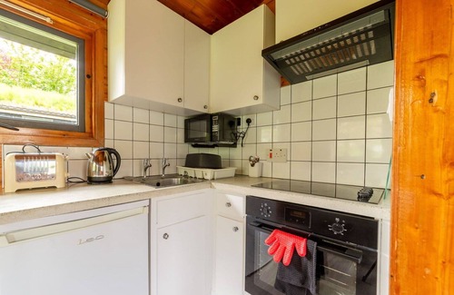 Brazzacott House | Stunning private villa for 4 people with hot tub, WIFI, TV, terrace, pets allowed and panoramic .