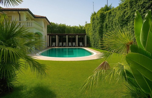 Forte dei Marmi Villa | Stunning private villa for 18 guests with WIFI, private pool, A/C, hot tub, TV and patio